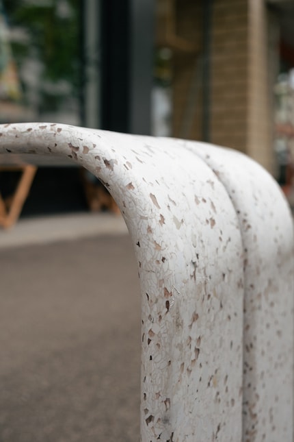 Der recycelte Terrazzo-Kunststoff stammt von Smile Plastics.