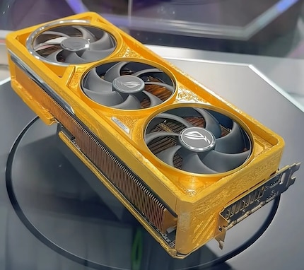 De RTX 5090D van Asus schittert niet alleen visueel: met vijf kilo goud is de zuivere materiaalwaarde ongeveer 500.000 US dollar.