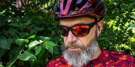De Mont Blanc van Invu past ook onder een fietshelm.