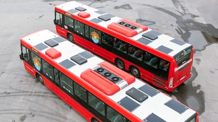 Scania-bussen met modules van SonoSolar.