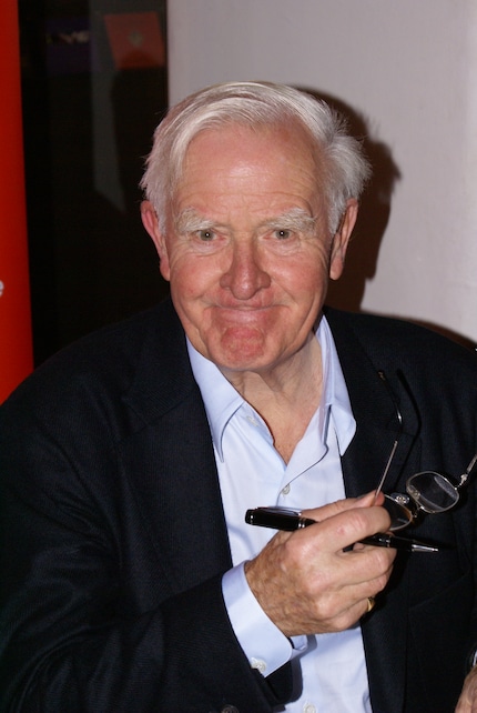 De oude meester van de spionageroman, John le Carré, is op 12 december 2020 op 89-jarige leeftijd overleden. December 2020 op 89-jarige leeftijd.