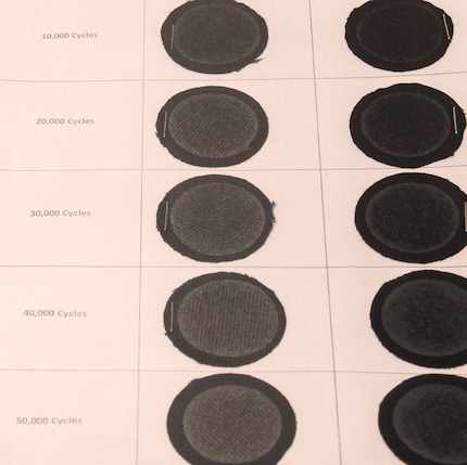 Die Abnutzung des Materials ist je nach Anzahl der Zyklen schön zu sehen.