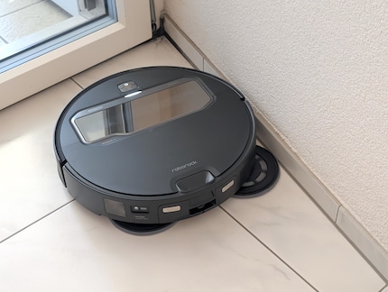 Met de uitschuifbare mop maakt de Z70 de randen en hoeken schoon.