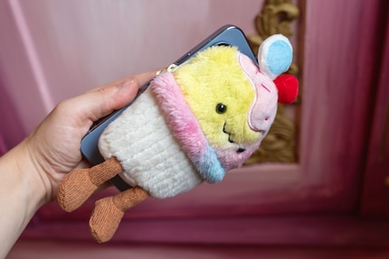 Ik gebruik de ingebouwde magneet voor accessoires voor mijn pluizige, magnetische portemonnee.