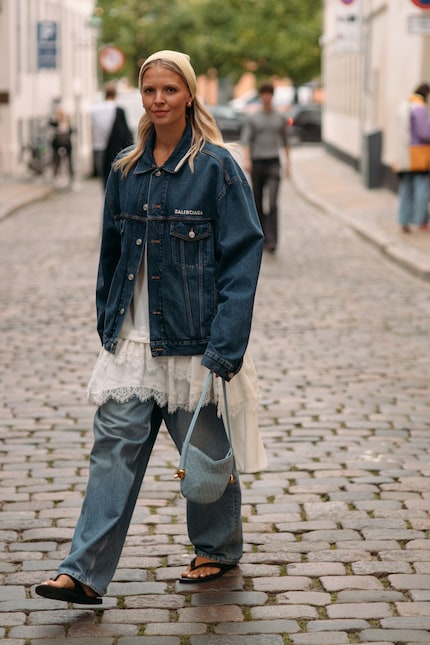 Mooie stijlbreuk: kant plus denim.