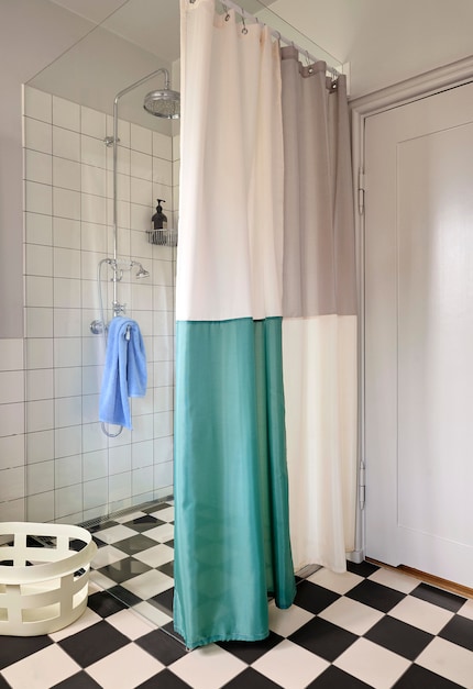Tegels laten de kamer dynamisch lijken en geven het oog iets te ontdekken.