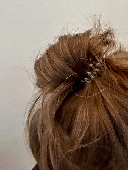 De Invisibobble linten redden de dweil op mijn hoofd.