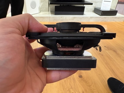Voici à quoi ressemble un haut-parleur coaxial démonté - et il est plus lourd que vous ne le pensez.