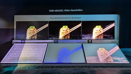 De oude full-array achtergrondverlichting links, mini LED's met blauw licht in het midden - en de nieuwe RGB LED's rechts, die hun kleuren direct in de achtergrondverlichting genereren.