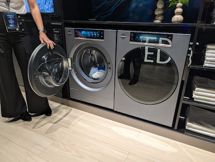 Prototypes de lave-linge (à gauche) et de sèche-linge au nouveau design.