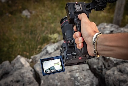 In tegenstelling tot Sony wordt de XLR-handgreep meegeleverd.