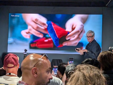 James Dyson presenteert nieuwe producten en bijna niemand luistert.