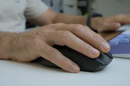De Deathadder V4 Pro voelt gewoon goed aan.