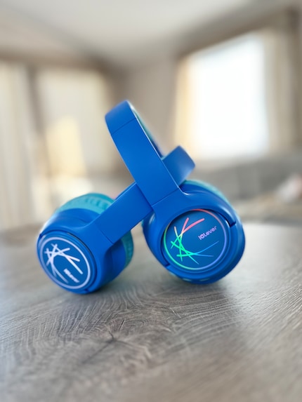 De hoofdtelefoon is verkrijgbaar in verschillende kleuren; ik koos voor blauw.