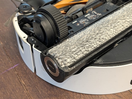 In plaats van twee moppen wordt een grote rol met een textielhoes gebruikt.