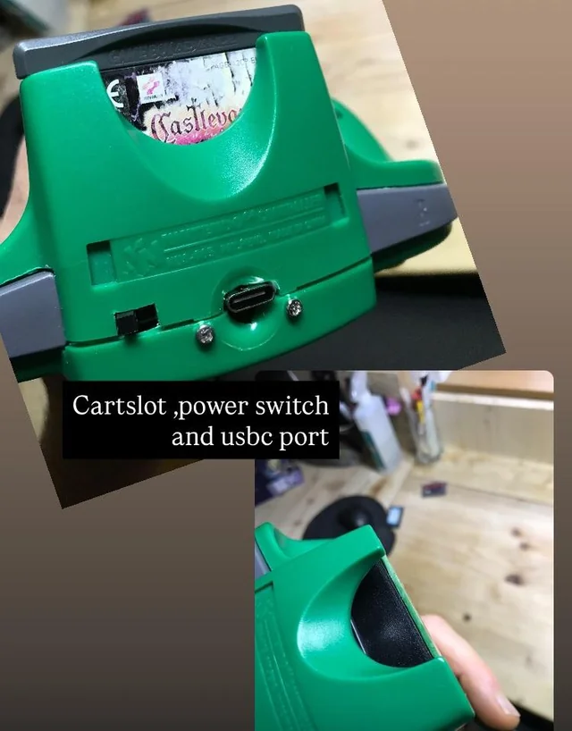 Game Boy Advance modules kunnen op de achterkant worden aangesloten en opgeladen via USB-C.
